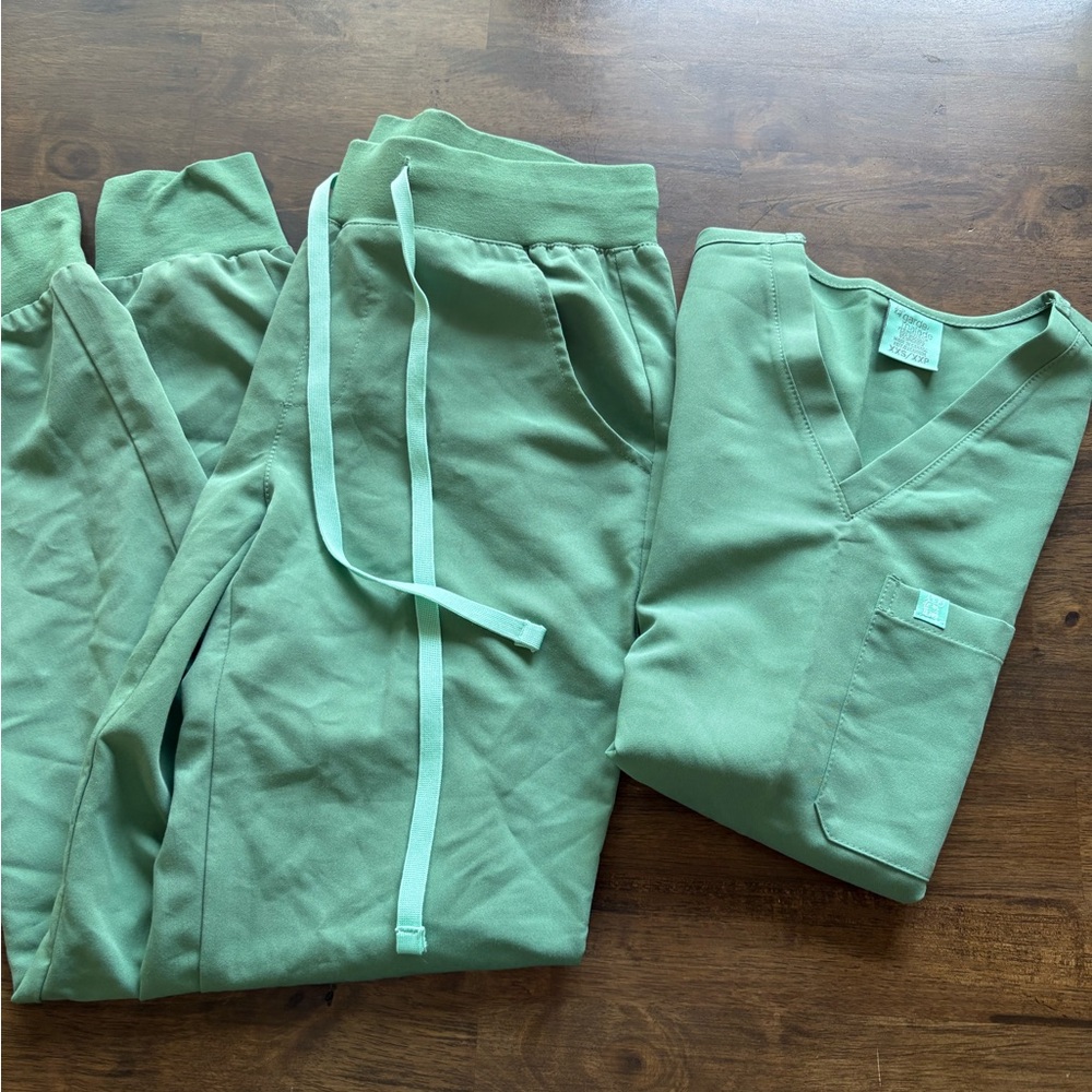 Garde Malade scrubs set
